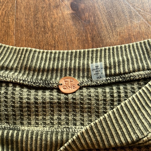 Women’s Long Sleeve Top - Picture 3 of 4